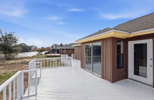 228 Lakeside Lane, Mary Esther, FL 32569
