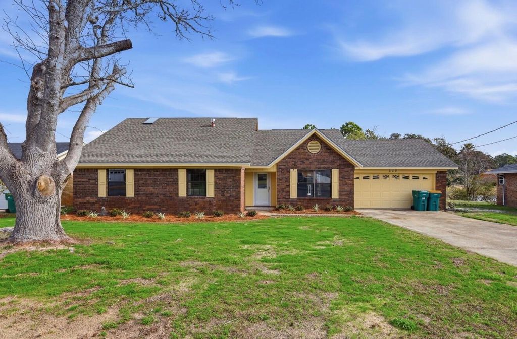 228 Lakeside Lane, Mary Esther, FL 32569