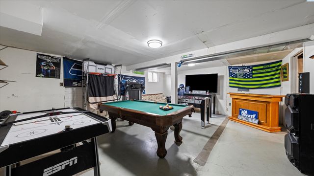 805 Crescent Dr, Grandview, WA 98930