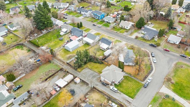 805 Crescent Dr, Grandview, WA 98930