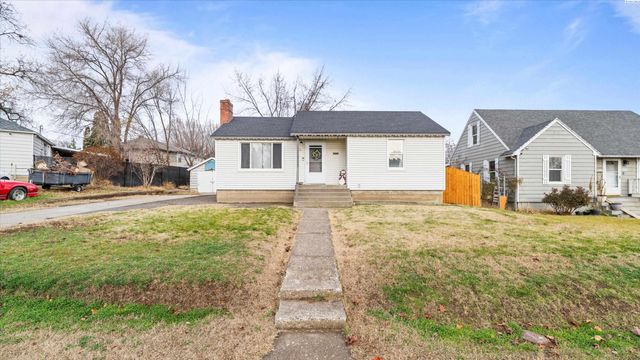 805 Crescent Dr, Grandview, WA 98930