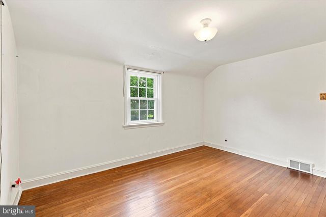 233 ARLINGHAM RD, Flourtown, PA 19031