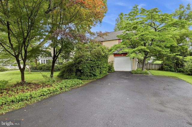 233 ARLINGHAM RD, Flourtown, PA 19031