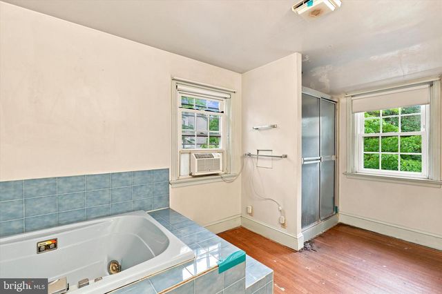 233 ARLINGHAM RD, Flourtown, PA 19031