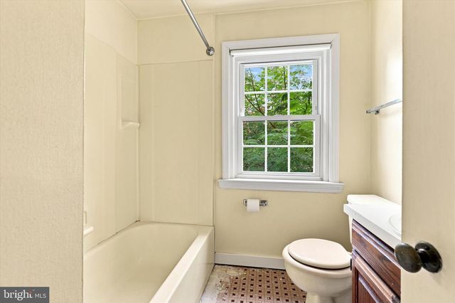 233 ARLINGHAM RD, Flourtown, PA 19031