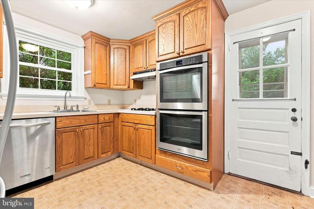 233 ARLINGHAM RD, Flourtown, PA 19031