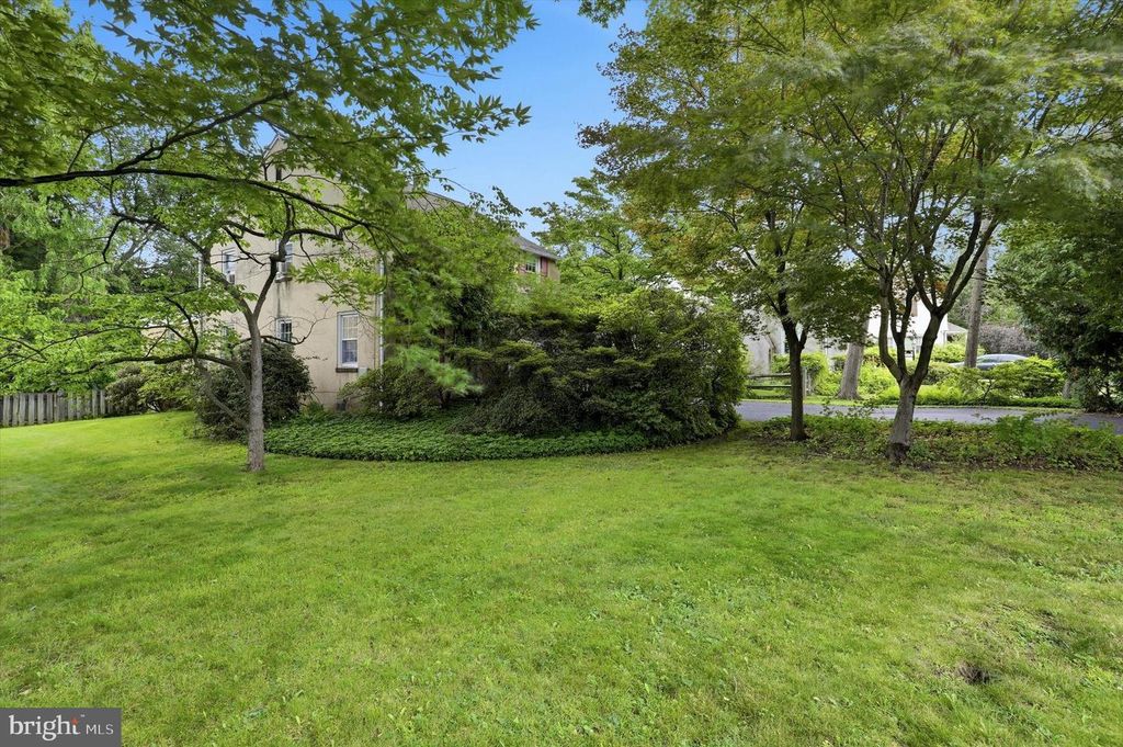233 ARLINGHAM RD, Flourtown, PA 19031