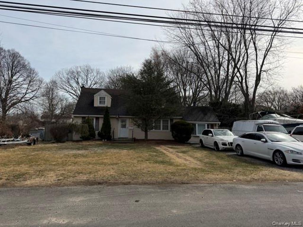 1393 Gardiner Drive, Bay Shore, NY 11706