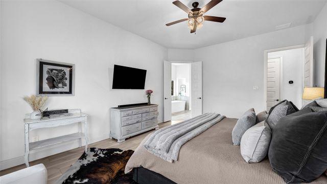 1017 Wrenwood Drive, Justin, TX 76247