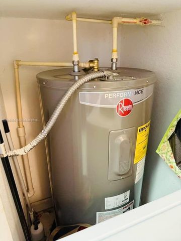 3624 NW 29th Pl, Lauderdale Lakes, FL 33311