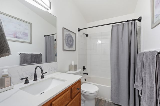 1823 N Salmon River Ln, Greenacres, WA 99016