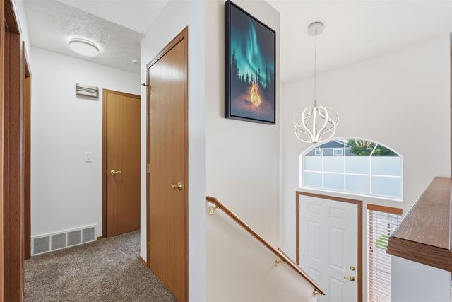 1823 N Salmon River Ln, Greenacres, WA 99016