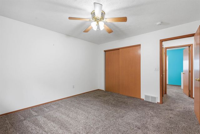 1823 N Salmon River Ln, Greenacres, WA 99016