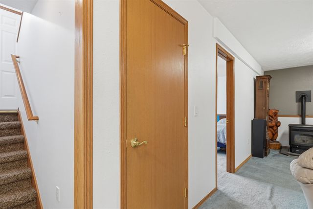 1823 N Salmon River Ln, Greenacres, WA 99016