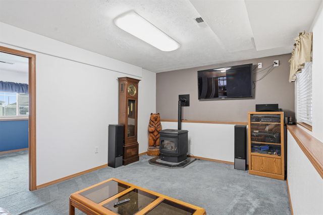 1823 N Salmon River Ln, Greenacres, WA 99016
