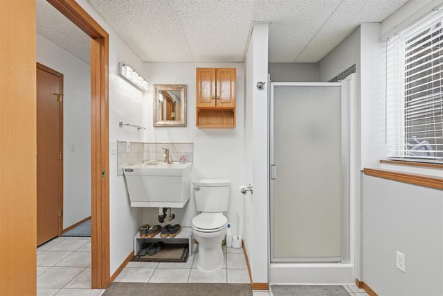 1823 N Salmon River Ln, Greenacres, WA 99016