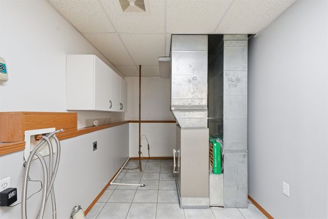 1823 N Salmon River Ln, Greenacres, WA 99016