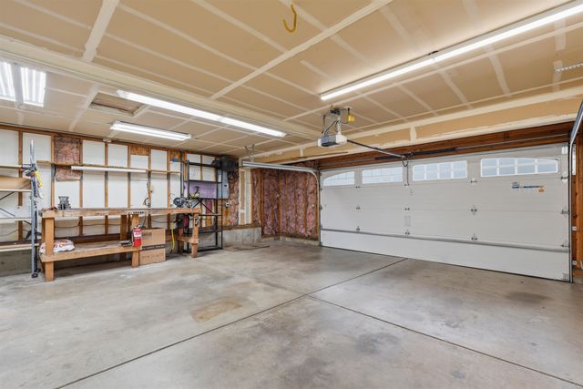 1823 N Salmon River Ln, Greenacres, WA 99016