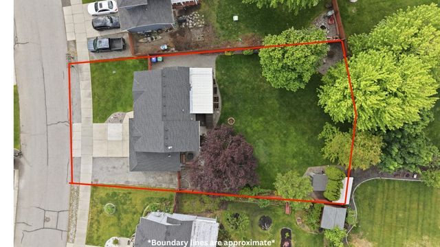 1823 N Salmon River Ln, Greenacres, WA 99016