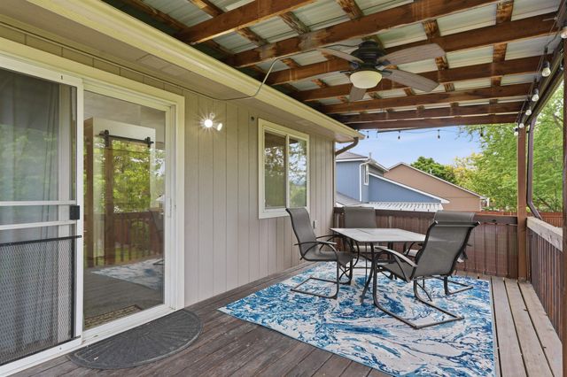 1823 N Salmon River Ln, Greenacres, WA 99016