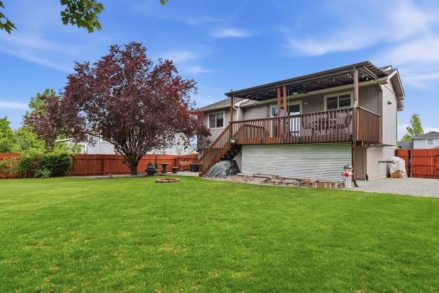 1823 N Salmon River Ln, Greenacres, WA 99016