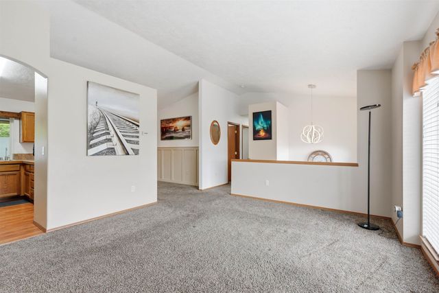 1823 N Salmon River Ln, Greenacres, WA 99016