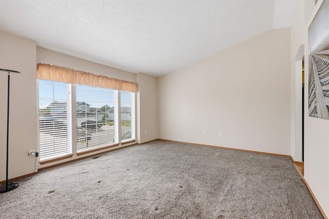 1823 N Salmon River Ln, Greenacres, WA 99016