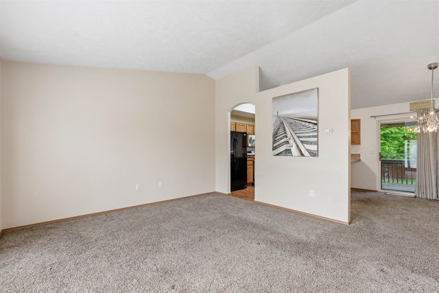 1823 N Salmon River Ln, Greenacres, WA 99016