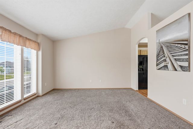 1823 N Salmon River Ln, Greenacres, WA 99016