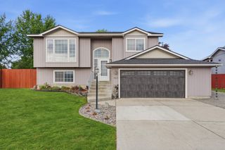 1823 N Salmon River Ln, Greenacres, WA 99016