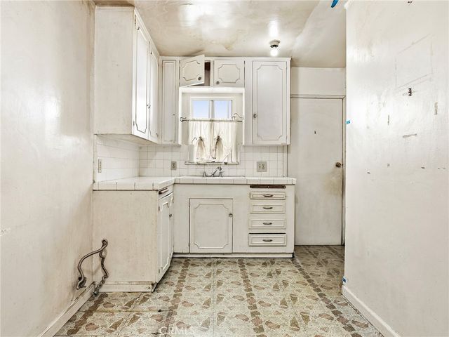 1218 N Hollywood Way, Burbank, CA 91505