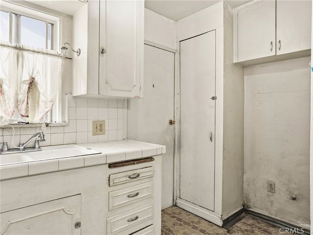 1218 N Hollywood Way, Burbank, CA 91505