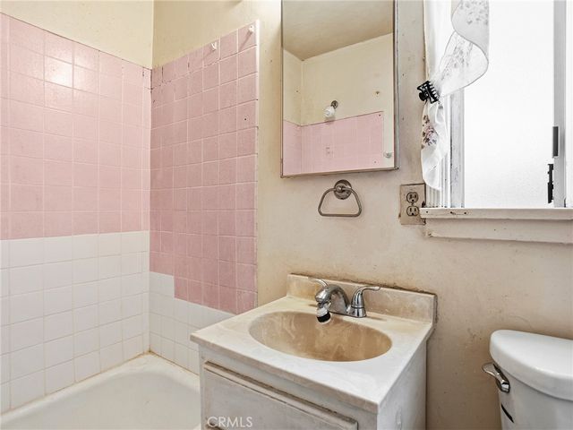 1218 N Hollywood Way, Burbank, CA 91505