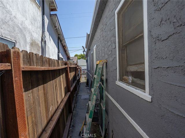 1218 N Hollywood Way, Burbank, CA 91505