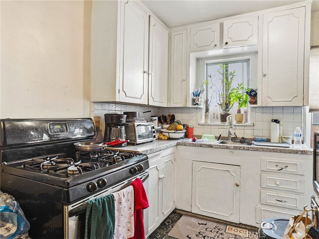 1218 N Hollywood Way, Burbank, CA 91505