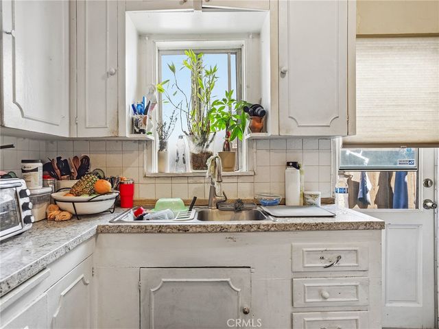 1218 N Hollywood Way, Burbank, CA 91505