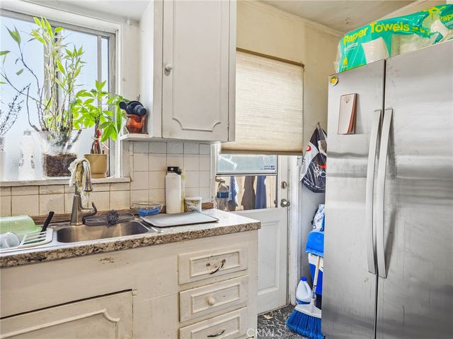 1218 N Hollywood Way, Burbank, CA 91505