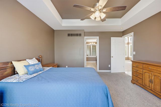 9211 Meadow Ridge, Grand Blanc Charter Township, MI 48439