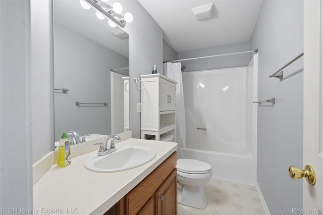 9211 Meadow Ridge, Grand Blanc Charter Township, MI 48439