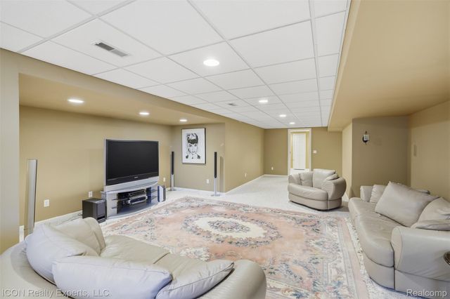 9211 Meadow Ridge, Grand Blanc Charter Township, MI 48439