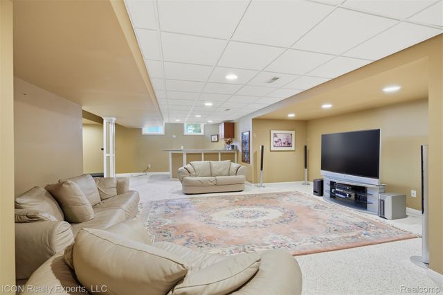 9211 Meadow Ridge, Grand Blanc Charter Township, MI 48439