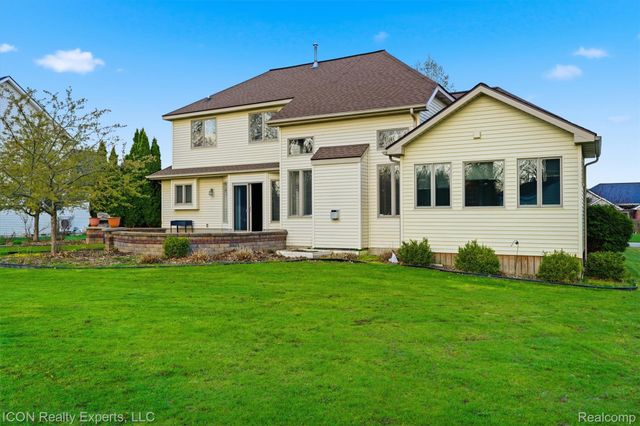 9211 Meadow Ridge, Grand Blanc Charter Township, MI 48439