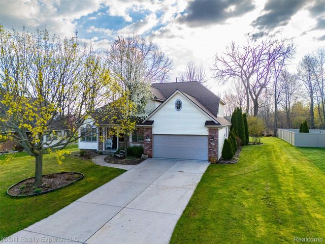 9211 Meadow Ridge, Grand Blanc Charter Township, MI 48439