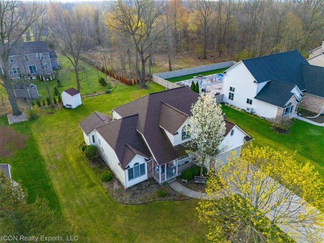 9211 Meadow Ridge, Grand Blanc Charter Township, MI 48439