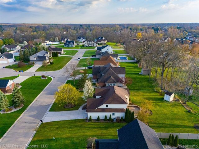 9211 Meadow Ridge, Grand Blanc Charter Township, MI 48439