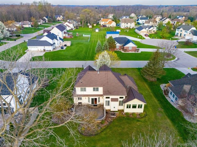 9211 Meadow Ridge, Grand Blanc Charter Township, MI 48439