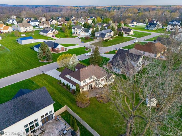 9211 Meadow Ridge, Grand Blanc Charter Township, MI 48439