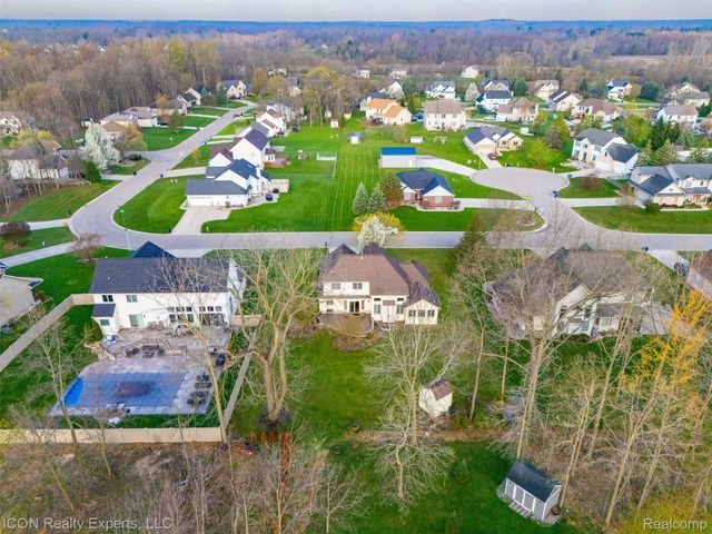9211 Meadow Ridge, Grand Blanc Charter Township, MI 48439