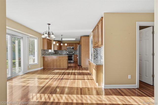 9211 Meadow Ridge, Grand Blanc Charter Township, MI 48439