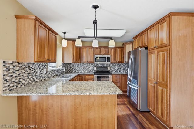 9211 Meadow Ridge, Grand Blanc Charter Township, MI 48439